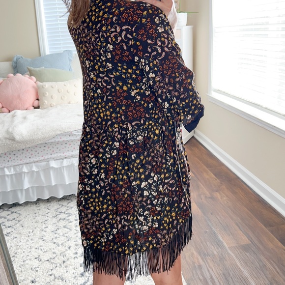 (maurices) black fringe flowy floral print short sleeve transition whimsy kimono - Picture 4 of 7